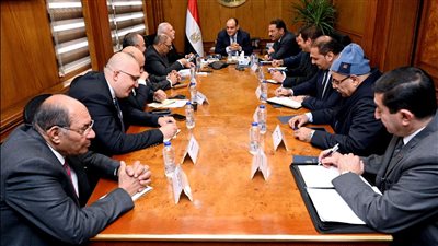 وزير التجارة يستعرض مع أعضاء غرفة الصناعات النسيجية سبل زيادة الصادرات