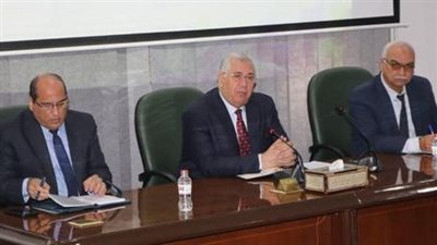 وزير الزراعة يوجه بإجراء الحصر الدقيق لمساحات القمح والمرونة في توزيع الأسمدة 