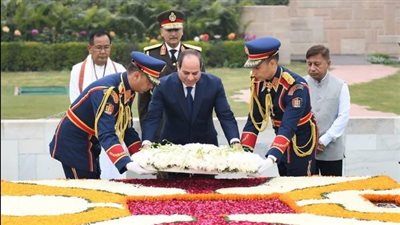 الرئيس السيسي يزور ضريح المهاتما غاندي ويضع إكليل من الزهور على قبره