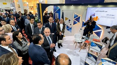 «مدبولي» يتفقد جناح الهيئة العامة للرقابة المالية بمعرض القاهرة الدولي للكتاب