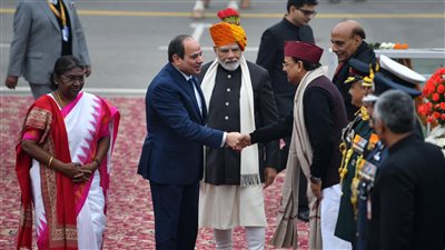 مصر تدرس تخصيص أرض للصناعات الهندية بـ «اقتصادية قناة السويس»