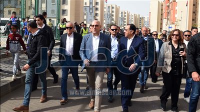 رئيس الوزراء يبدأ جولة تفقدية بمدينة حدائق العاصمة
