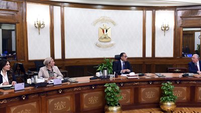 مدبولي يتابع آليات تعظيم الاستفادة من المخلفات الزراعية فى صناعة الأعلاف