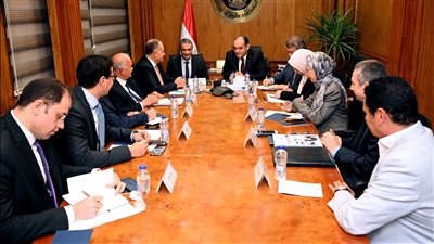 وزير التجارة يبحث فرص ومقومات تطوير صناعة الجلود في مصر