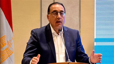 الحكومة تعلن عودة القطاع الانتاجي بكامل طاقته وانتهاء أزمة البضائع بالموانئ