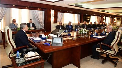 قناة السويس تبحث سبل جذب خطوط ملاحية جديدة لزيادة حصيلة إيراداتها