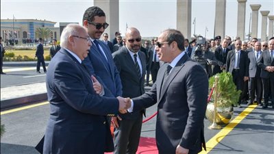 السيسي يتقدم الجنازة العسكرية لرئيس الوزراء السابق شريف إسماعيل