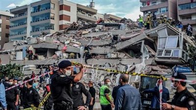 ارتفاع ضحايا الزلزال في تركيا إلى 912 قتيلًا و5385 مصابًا