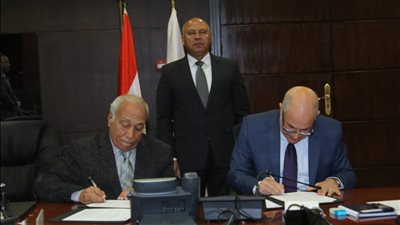 وزير النقل يشهد توقيع مذكرة تفاهم لإنشاء وإدارة وتشغيل المنطقة اللوجستية بالسلوم