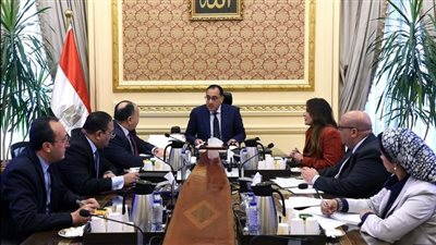 رئيس الوزراء يراجع مشروعات قوانين تتضمن تيسيرات ضريبية لتحفيز القطاع الصناعي