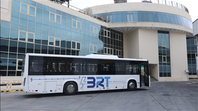 وزير النقل يزور مصنع MCV لتفقد النموذج الأولي لأوتوبيسات BRT الصديقة للبيئة