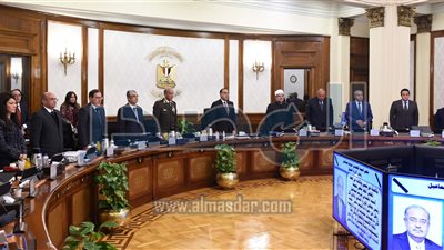 الحكومة تبدأ إجتماعها الأسبوعي بالوقوف دقيقة حدادًا على روح رئيس الوزراء السابق 