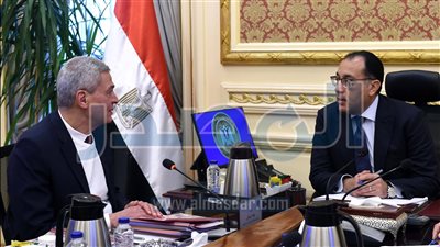 رئيس الوزراء يوجه بتيسير إجراءات إصدار تراخيص مصانع الأدوية والمستلزمات الطبية