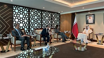 وزيرة التخطيط تواصل جولتها الترويجية للفرص الاستثمارية بلقاء مسؤولين في قطر