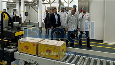رئيس الوزراء يتفقَّد خط إنتاج جديد لشركة «شيبسي» للصناعات الغذائية