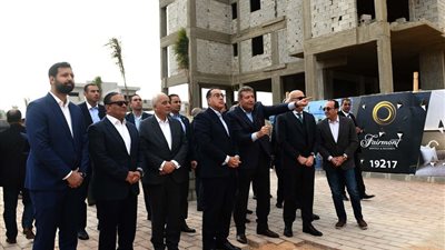 رئيس الوزراء يتفقَد مشروع «Sun Capital» بحدائق أكتوبر