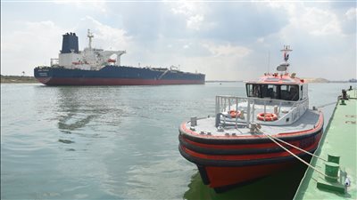 قناة السويس تشهد عبور 93 سفينة بحمولات 4.4 مليون طن