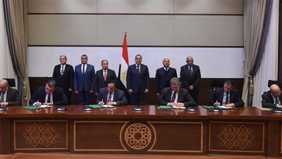 الحكومة توقع 3 اتفاقيات إطارية لتصنيع السيارات مع شركات محلية وعالمية