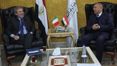 وزير النقل يبحث مع سفير إيطاليا مستجدات خط الـ«رورو» لنقل الحاصلات الزراعية