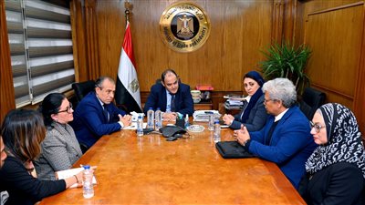 وزير التجارة: نسعى للاستفادة من الخبرة الماليزية في مجال تصنيع زيت النخيل 