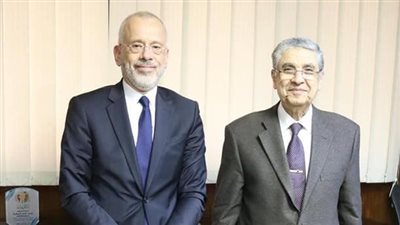 وزير الكهرباء يبحث مستجدات مشروع الربط الكهربائي بين مصر واليونان