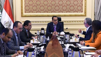 مدبولي يستعرض الموقف التنفيذي للمشروعات بالمنطقة الاقتصادية لقناة السويس