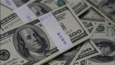 ارتفاع طفيف لسعر الدولار مقابل الجنيه المصري خلال تعاملات اليوم