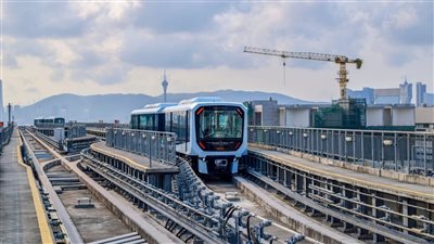 وزير النقل يكشف أسعار تذاكر واشتراكات القطار الكهربائي السريع