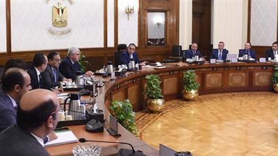 رئيس الوزراء يستعرض مشروع «تصنيع سيارة كهربائية مصرية» 
