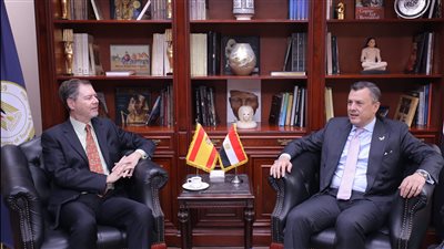 وزير السياحة والآثار يبحث مع سفير إسبانيا بالقاهرة سبل تعزيز التعاون المشترك