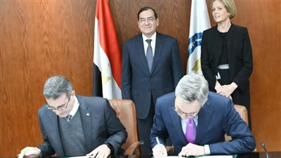  توقيع اتفاقية لإقامة مجمع متكامل لإنتاج الأمونيا الخضراء في مصر
