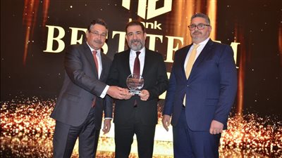 بنك التعمير والإسكان يكرم قطاعي الشركات والقروض المشتركة والمشروعات الصغيرة عن انجازات 2022