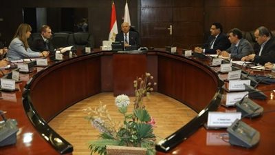 وزير النقل يبحث الموقف التنفيذي لعدد من المشروعات المشتركة مع بنك EBRD