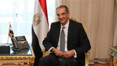 وزير الاتصالات يتوجه إلى برشلونة للمشاركة في المؤتمر العالمي للهواتف المحمولة 