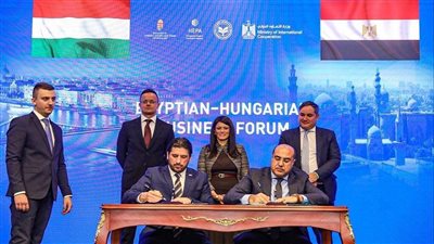 اقتصادية قناة السويس توقع بروتوكول تعاون مع الوكالة المجرية لترويج الصادرات