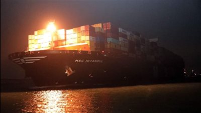 هيئة قناة السويس تعلن نجاح تعويم سفينة الحاويات MSC ISTANBUL