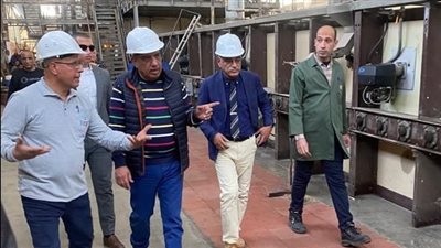وزير قطاع الأعمال العام يتفقد مصانع شركة النصر للزجاج والبلور