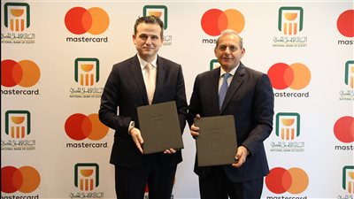 البنك الأهلي المصري يجدد التعاون مع شركة ماستر كارد
