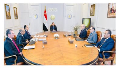 السيسي يتابع خطط تطوير قطاع الصناعات النسيجية في مصر