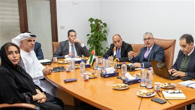رئيس اقتصادية قناة السويس يبحث تعزيز التعاون مع موانئ أبوظبي