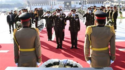 الرئيس السيسى ينيب وزير الدفاع لوضع إكليل زهور على النصب التذكاري