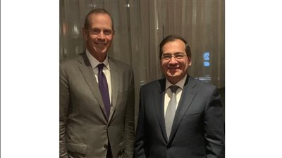 «الملا» يبحث مع رئيس«شيفرون» العالمية دعم جهود تنمية الثروات البترولية 