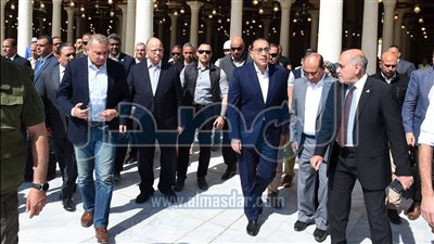 رئيس الوزراء يبدأ جولة تفقدية بمنطقة حدائق الفسطاط