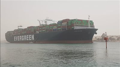 قناة السويس تشهد عبور 107 سفينة كأعلى معدل يومي في تاريخها