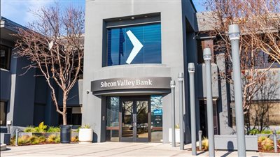 تراجع الودائع لدى البنوك الأمريكية لأدنى مستوى منذ أغسطس 2022