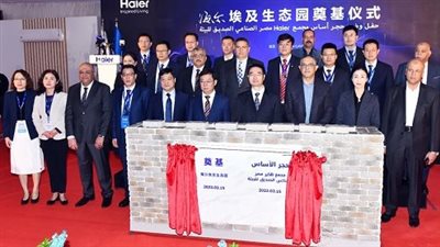 رئيس هيئة الاستثمار يضع حجر الأساس لأول مجمع صناعي صديق للبيئة في مصر