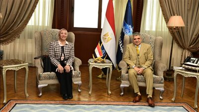 وزيرة البيئة تبحث مع رئيس هيئة قناة السويس سبل تعزيز الاقتصاد الأزرق