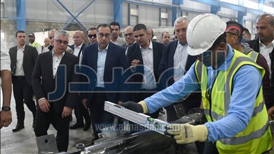 رئيس الوزراء يتفقد مصنع «السويدي الوطنية للصناعات والمشروعات الهندسية»