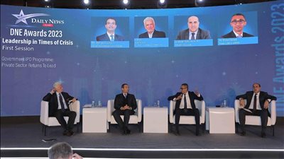 اقتصادية قناة السويس: 30 مليار دولار استثمارات متوقعة بمشروعات الهيدروجين الأخضر