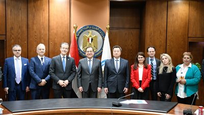 وزير البترول يبحث التعاون المصري اليوناني بمجالي البتروكيماويات و التعدين  